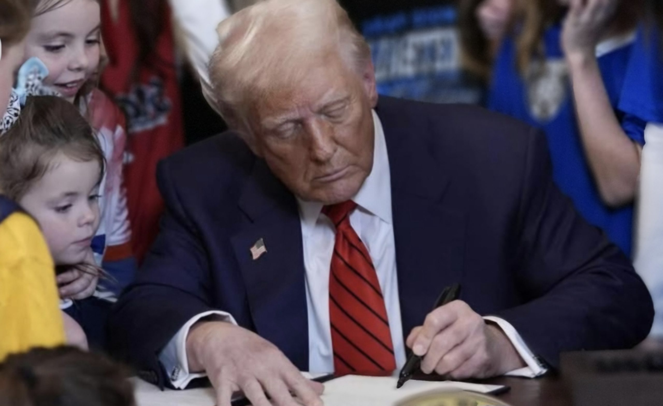 Trump’s Executive Order Declares English as Official Language, Sparking Fears of Discrimination and Threats to LEP Communities 1 SEO Keywords: Trump executive order English official language USA Limited English proficiency (LEP) Language access rights Interpreter services in healthcare Language discrimination Immigrant language rights Federal language policy Linguistic diversity USA Language barriers in healthcare